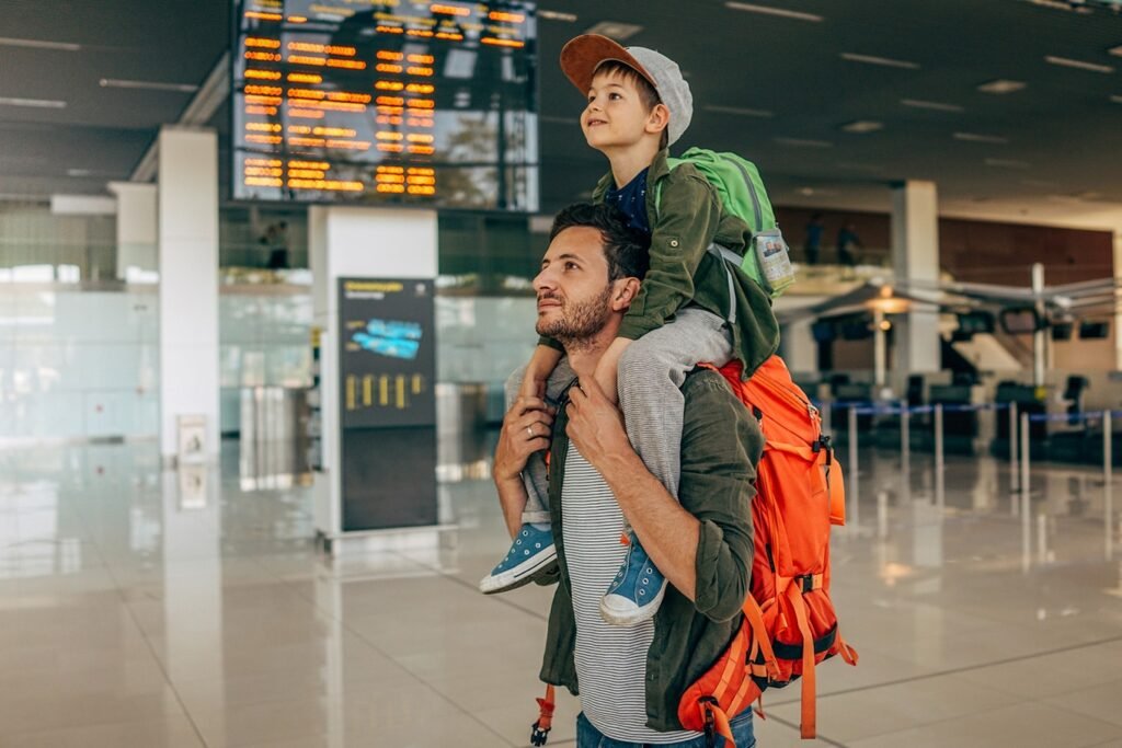 Viagem internacional: entenda o que é exigido para crianças e menores sem a companhia dos pais